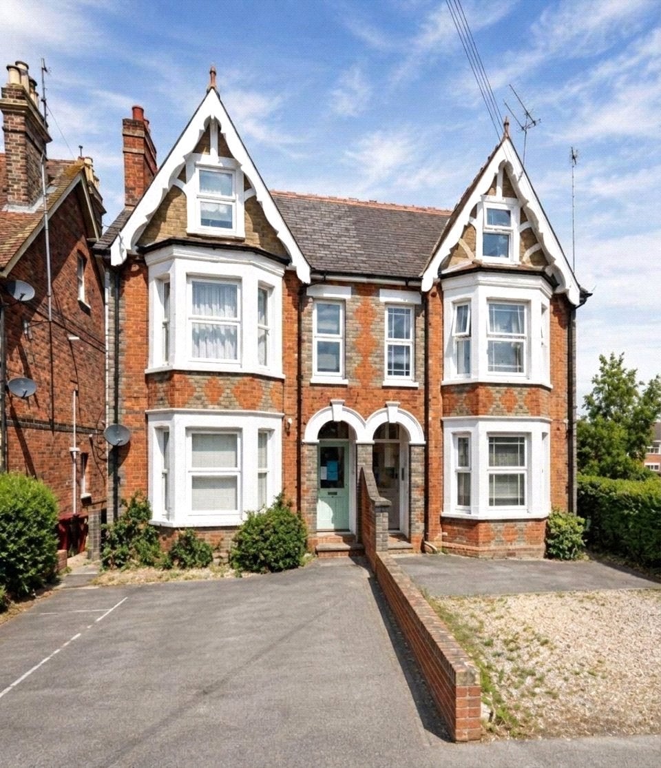 Flat Tilehurst Road in Reading