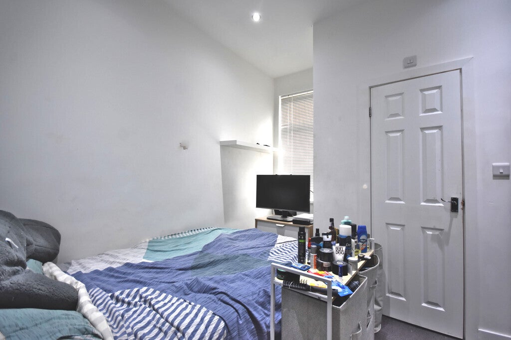 Room Binley Cycleway in Coventry
