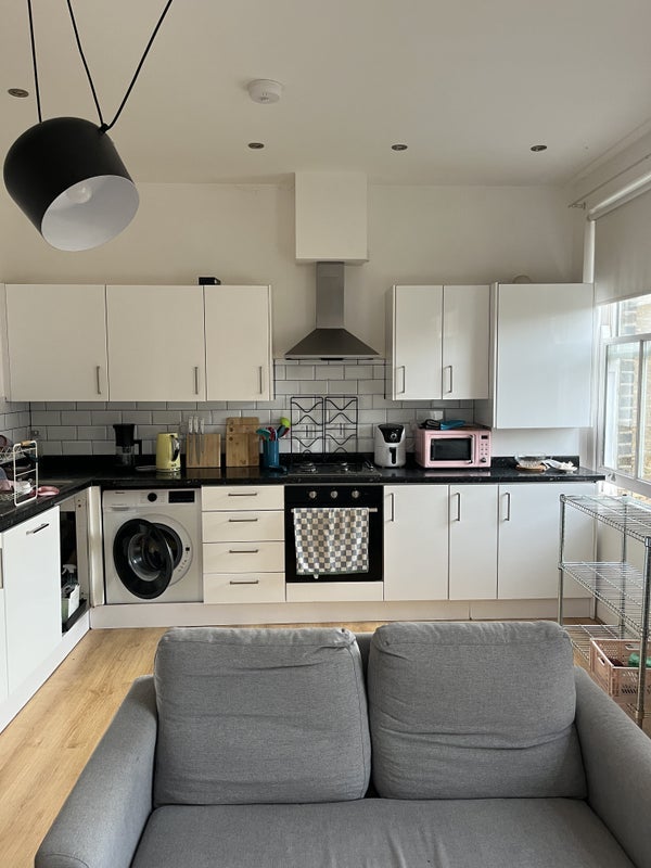 Room Capworth Street in Greater London