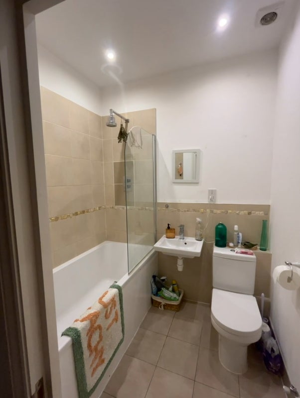 Room Capworth Street in Greater London