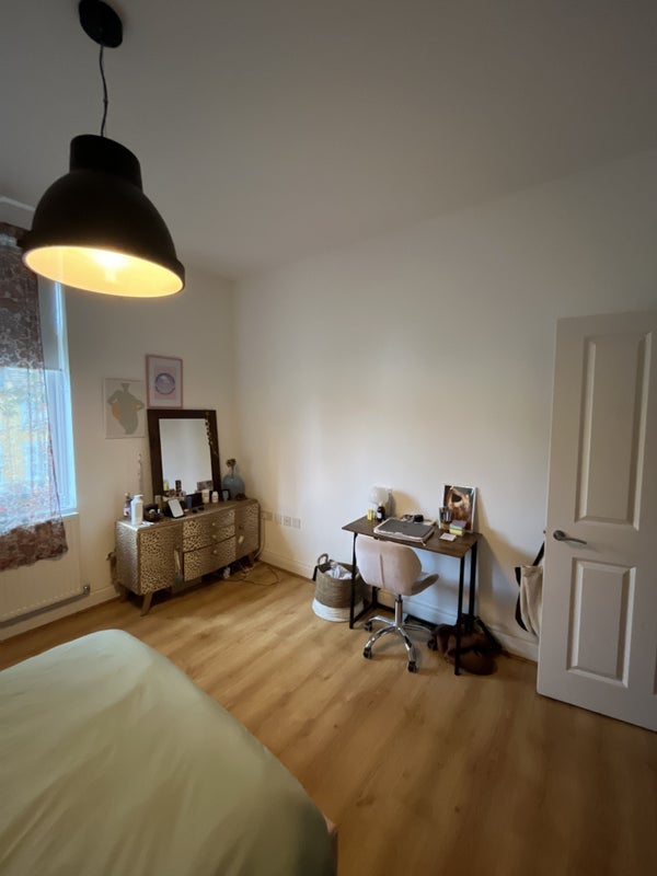 Room Capworth Street in Greater London