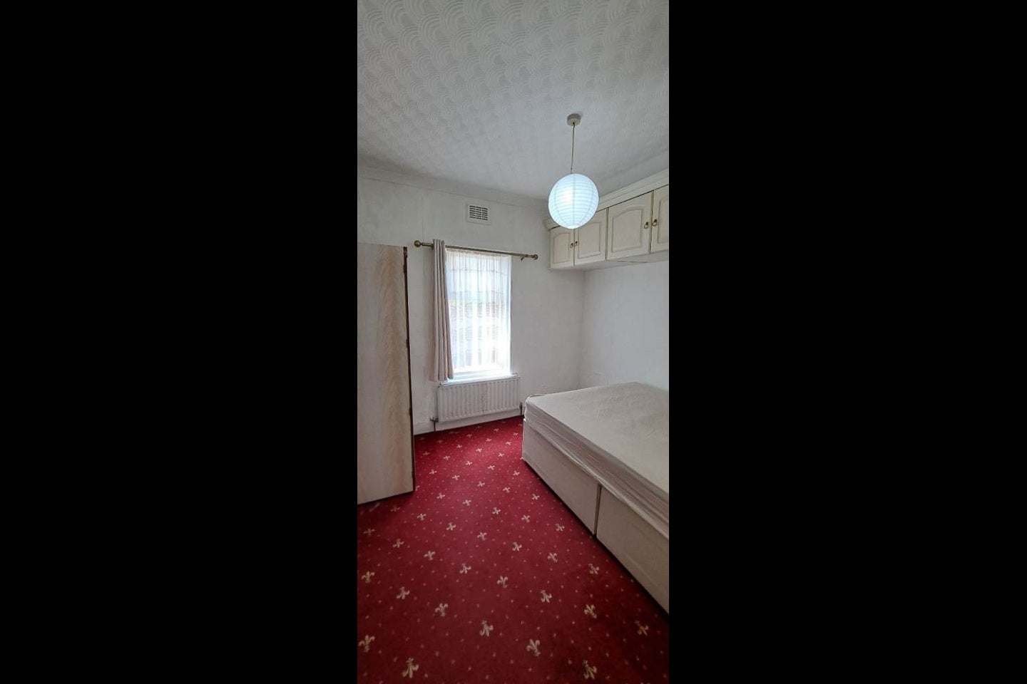 Room Len Taylor Close in Greater London