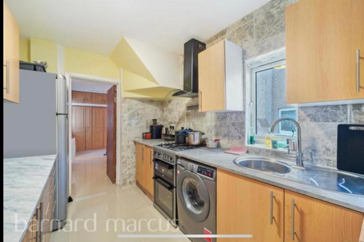 Room Len Taylor Close in Greater London