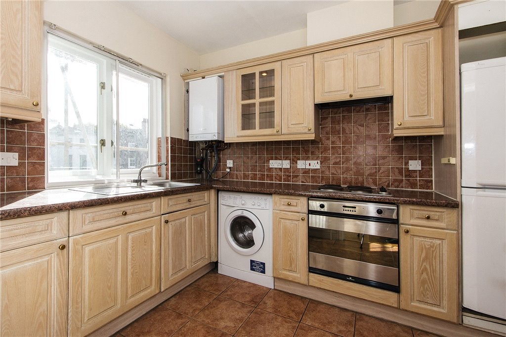 Flat Bermondsey Street in Greater London