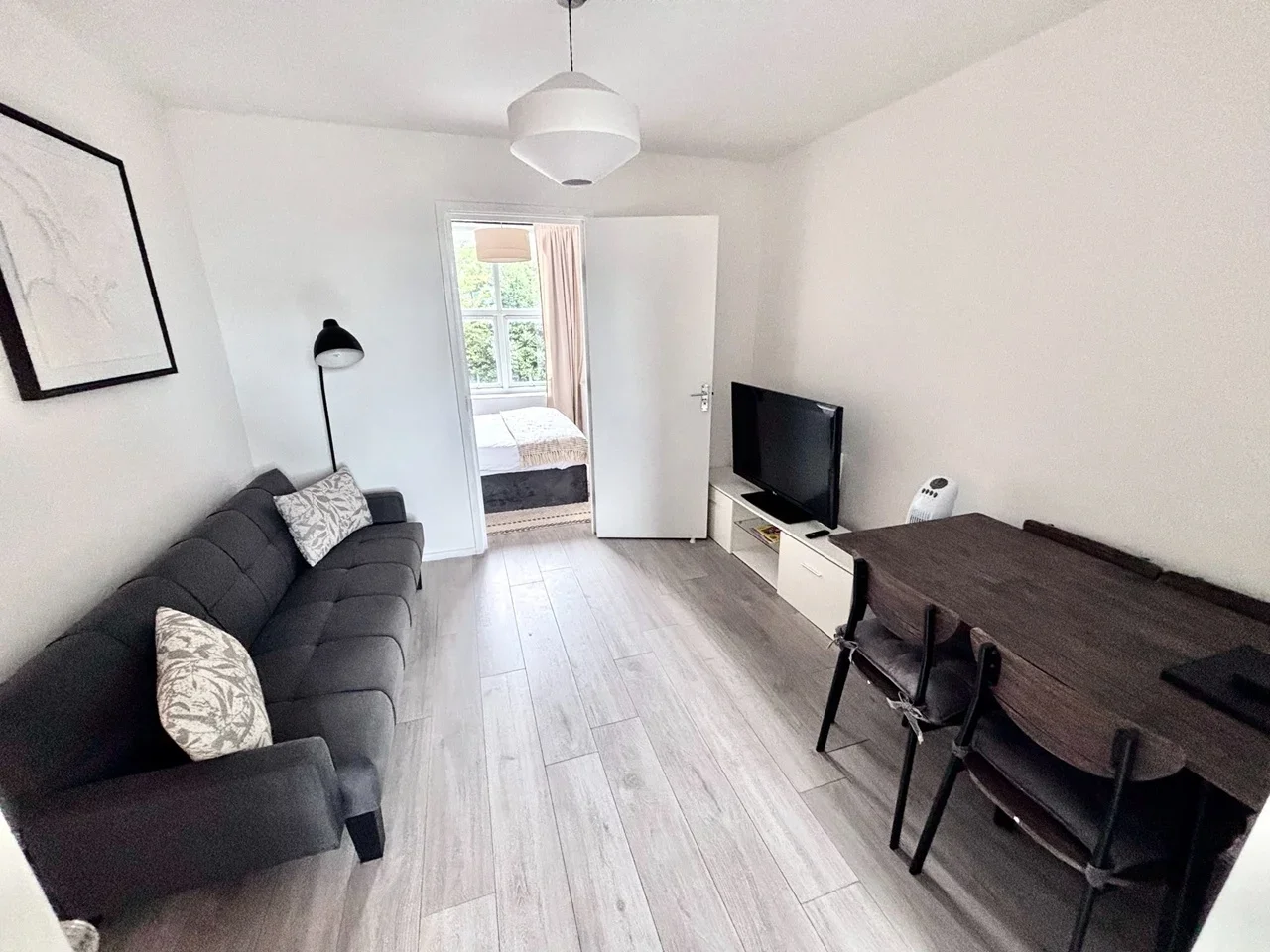 Flat Brabourne Close in Greater London