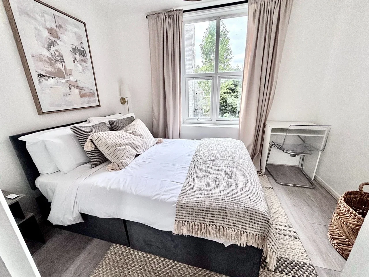 Flat Brabourne Close in Greater London
