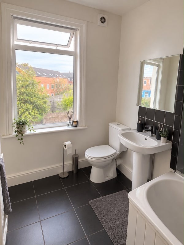 Room Lilstock Avenue in Bristol