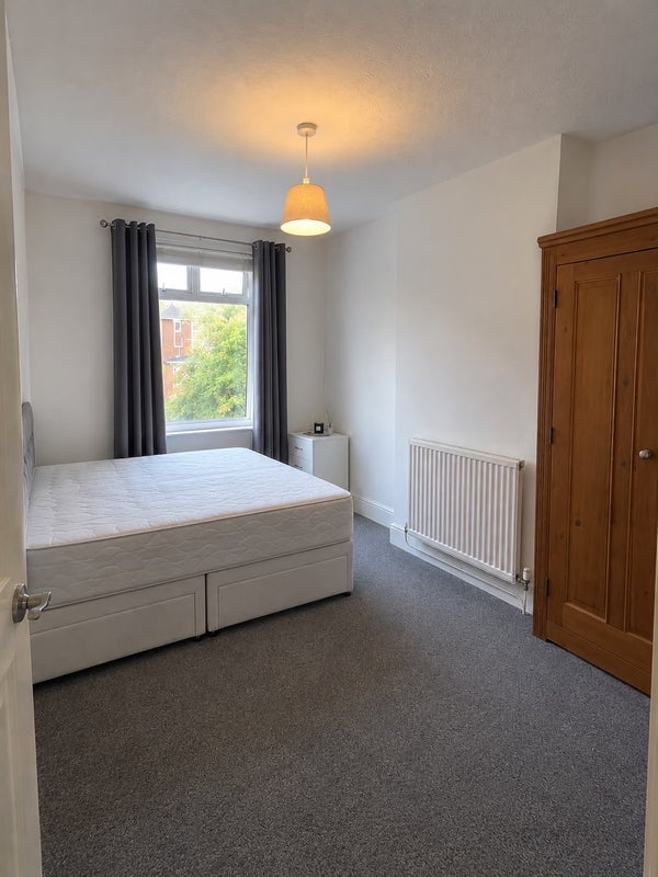 Room Lilstock Avenue in Bristol