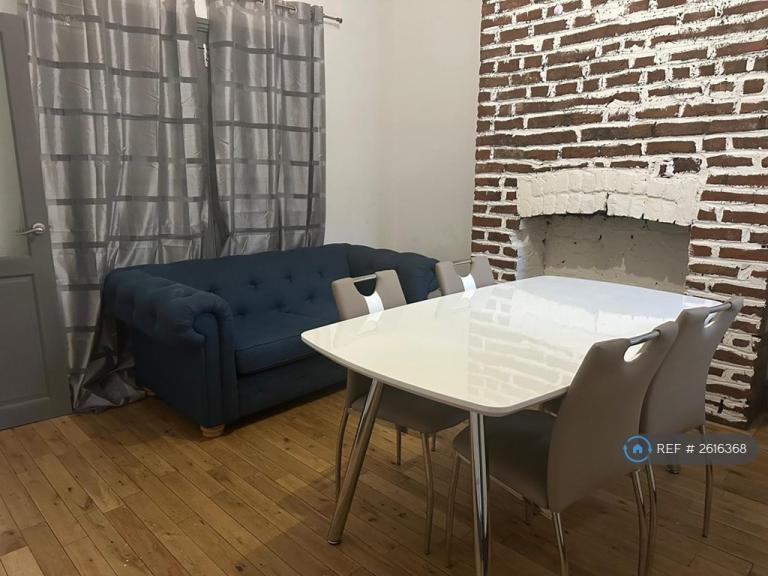 Room Pembroke Street in Salford