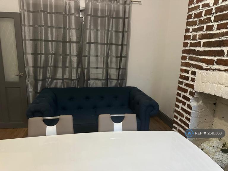 Room Pembroke Street in Salford