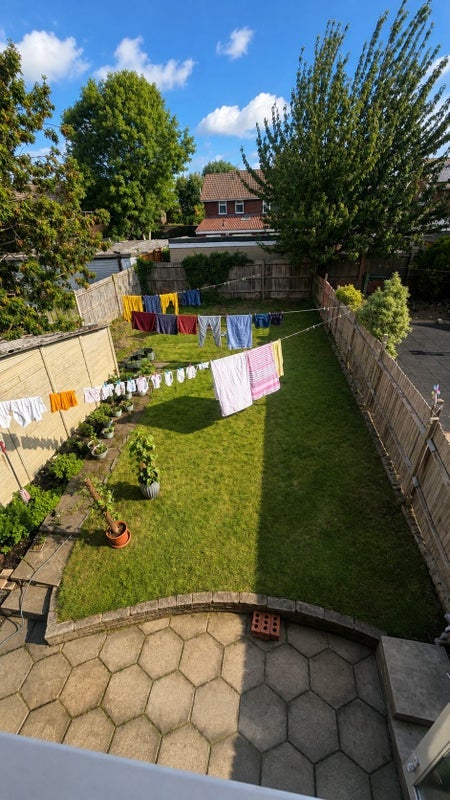 Room Laburnum Grove in Slough
