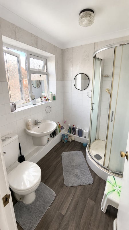 Room Laburnum Grove in Slough