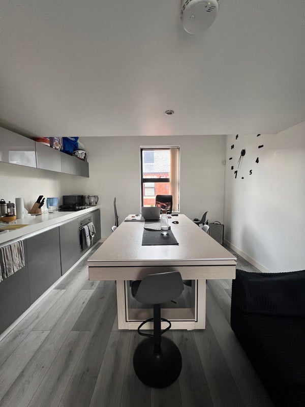 Room Field Street in Salford