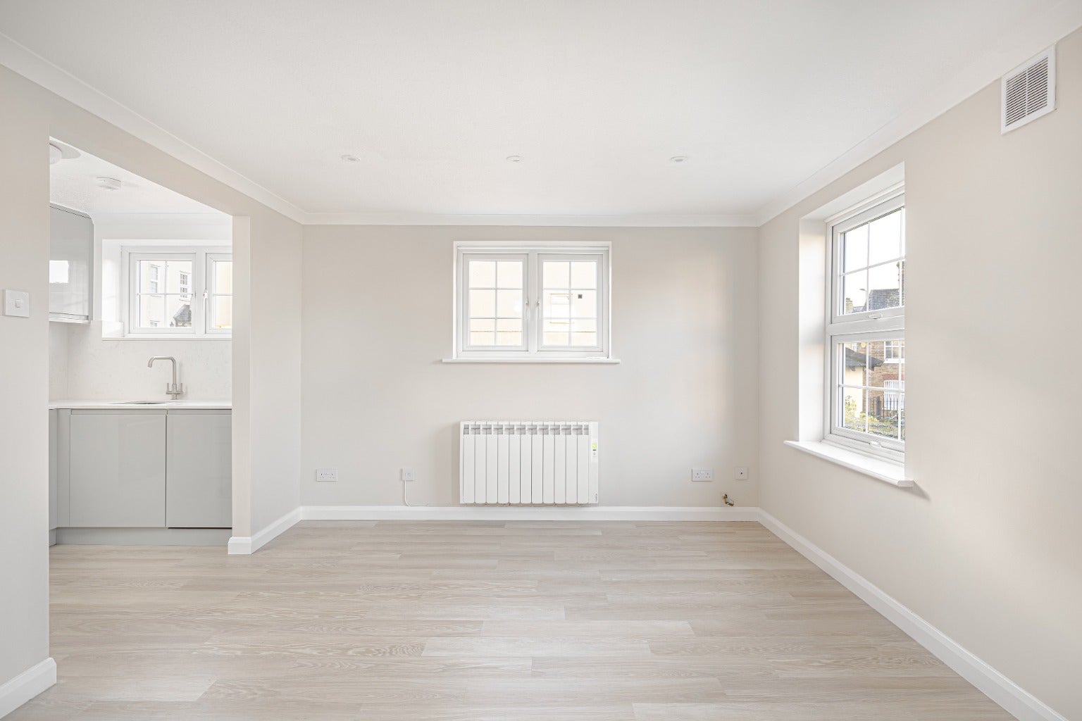 Flat Red Lion Court in East Hertfordshire