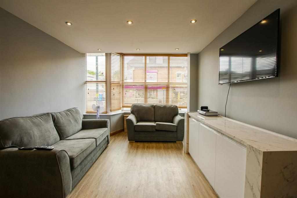 Flat Raddlebarn Road in Birmingham
