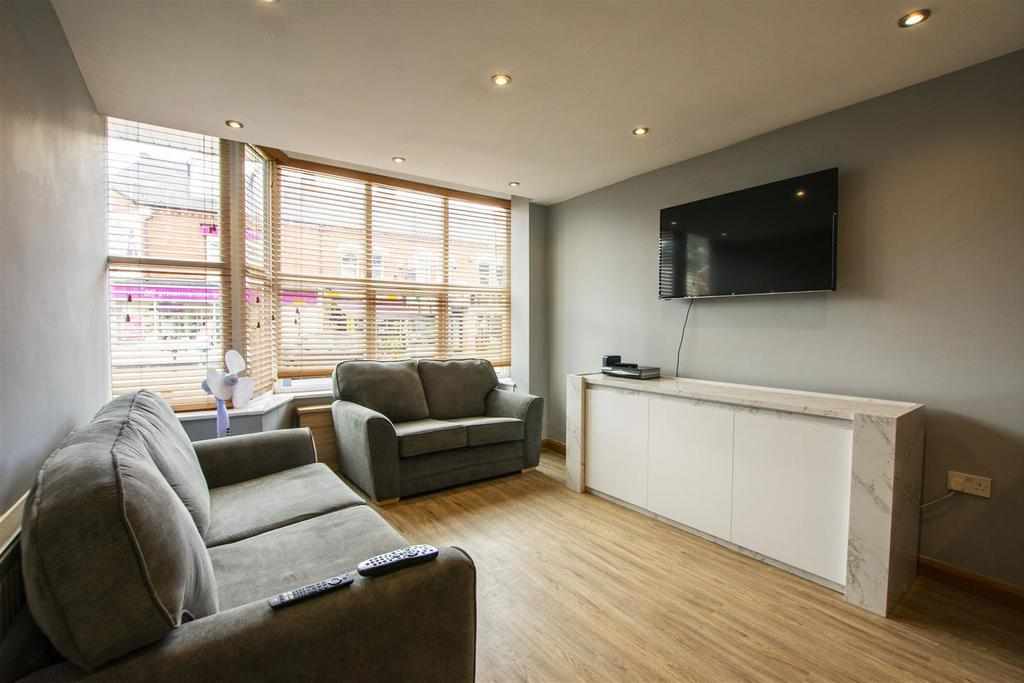 Flat Raddlebarn Road in Birmingham