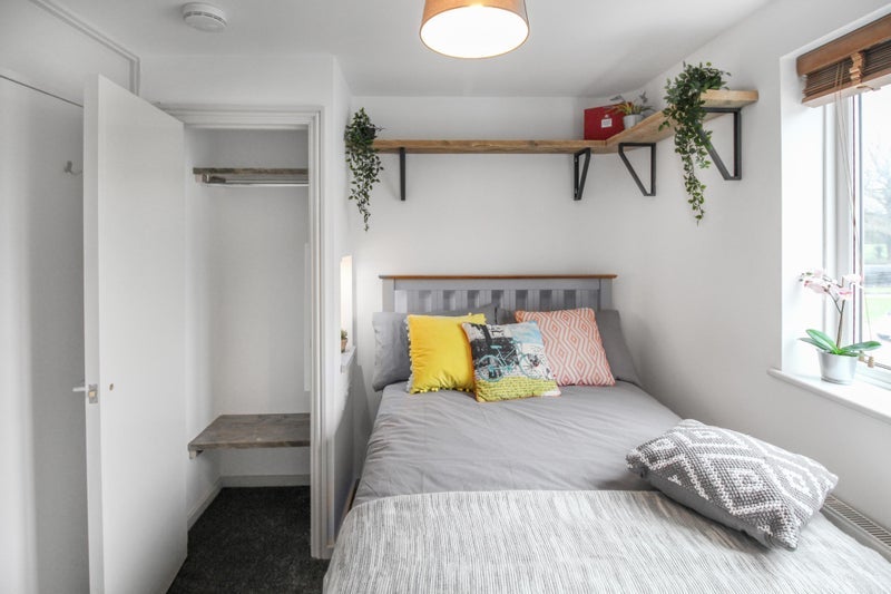 Room Weald Drive in Crawley