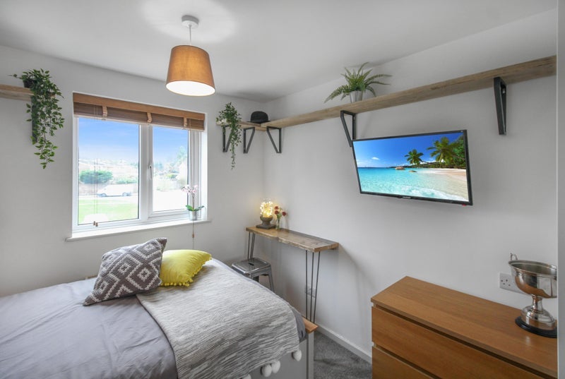 Room Weald Drive in Crawley