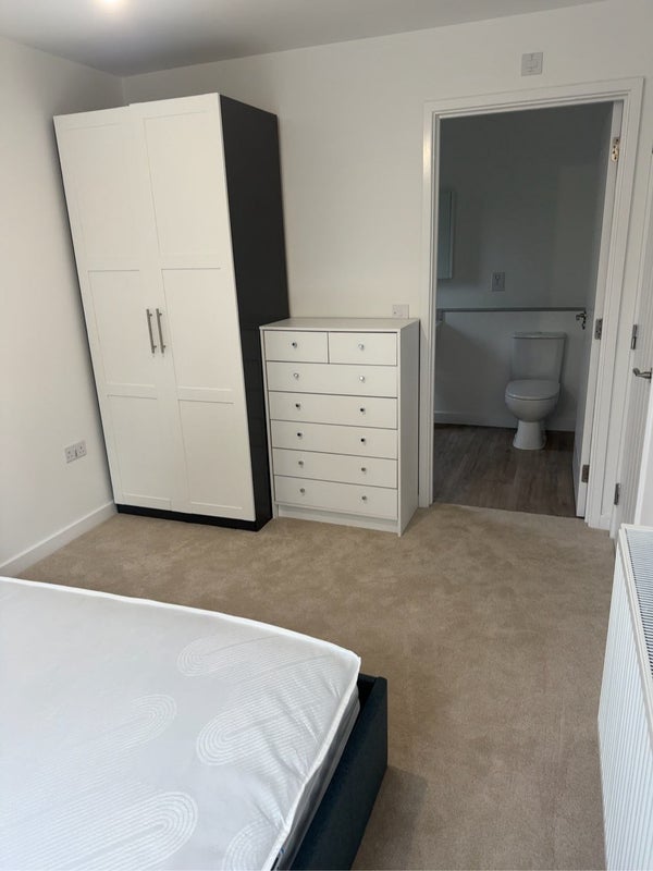 Room Stephenson Road in Trafford