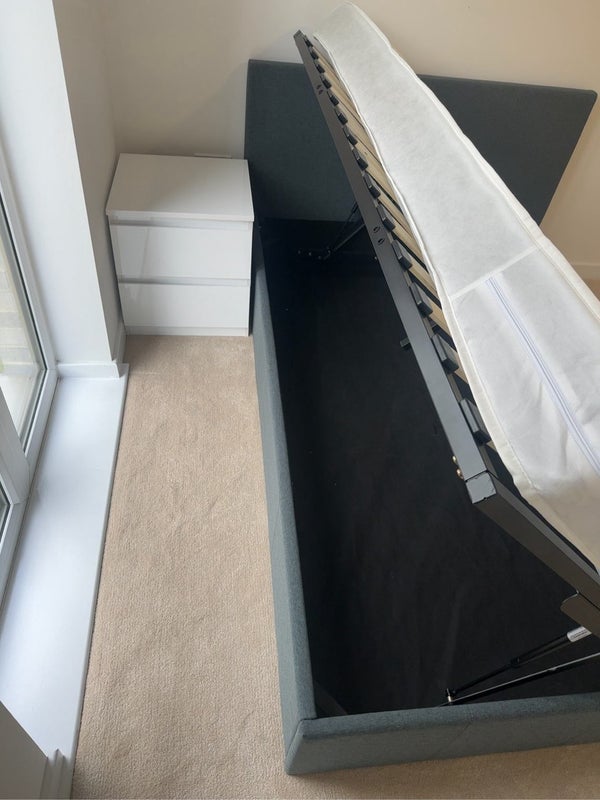 Room Stephenson Road in Trafford
