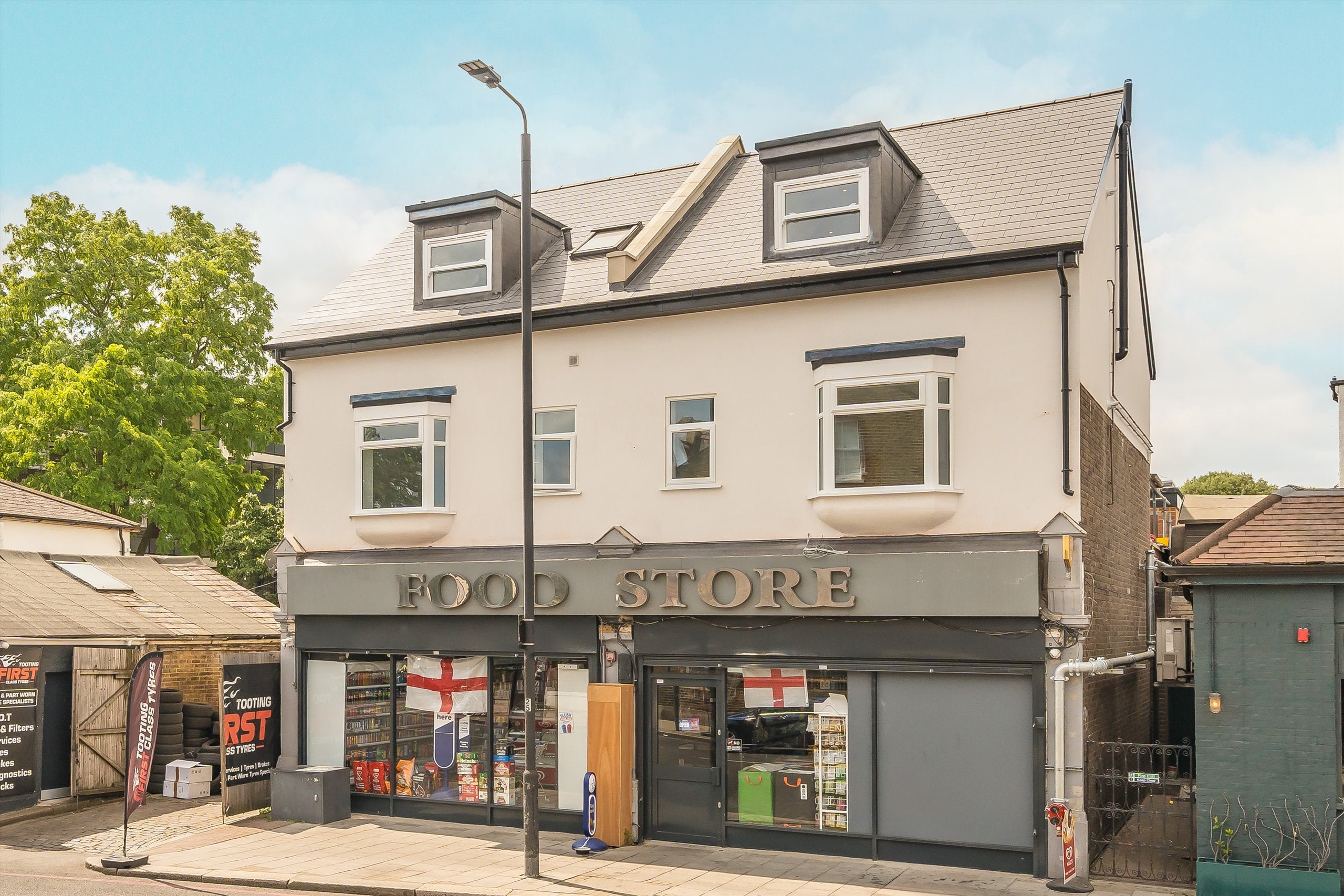 Flat Avoca Road in Greater London