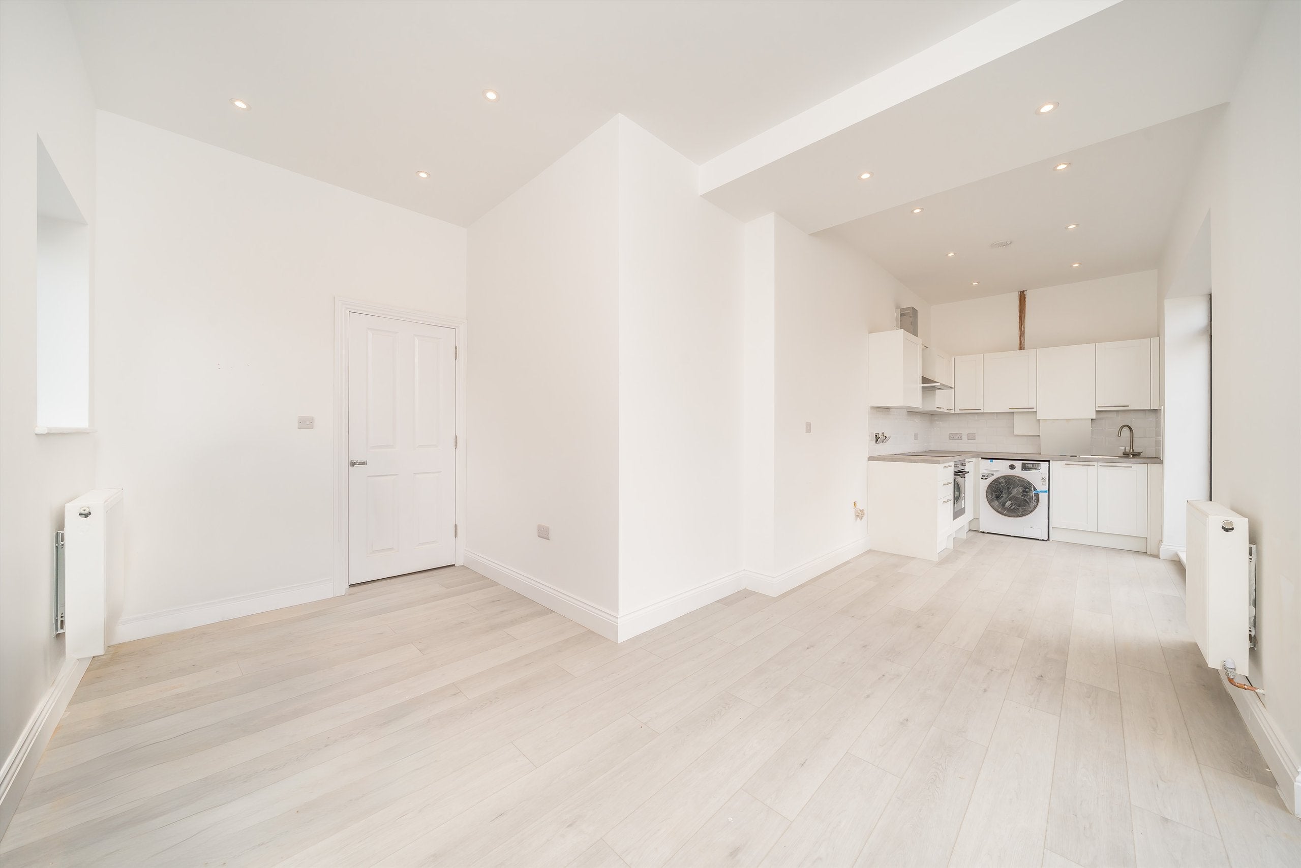 Flat Avoca Road in Greater London