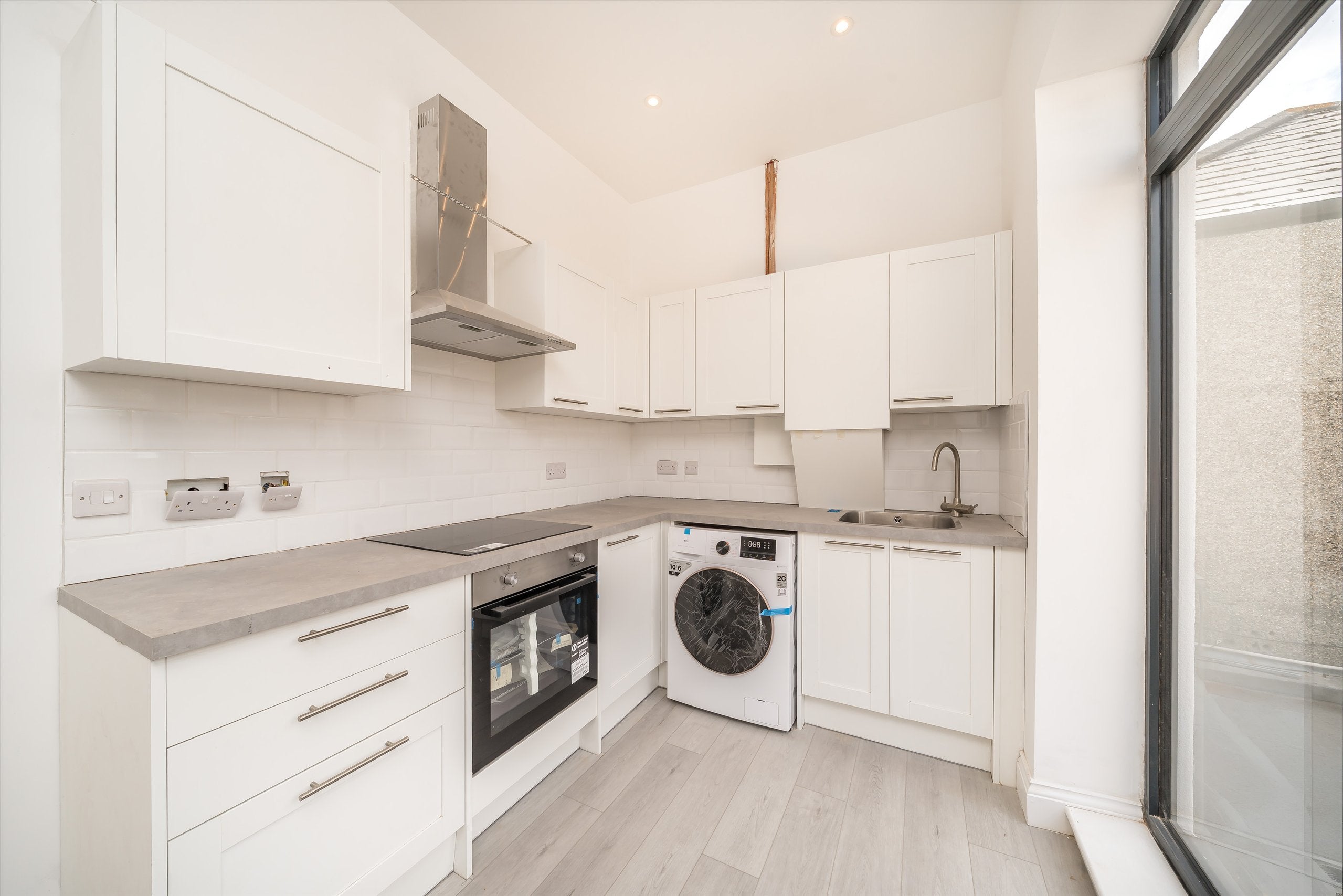 Flat Avoca Road in Greater London