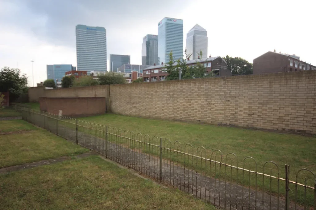 Flat Kerbey Street in Greater London