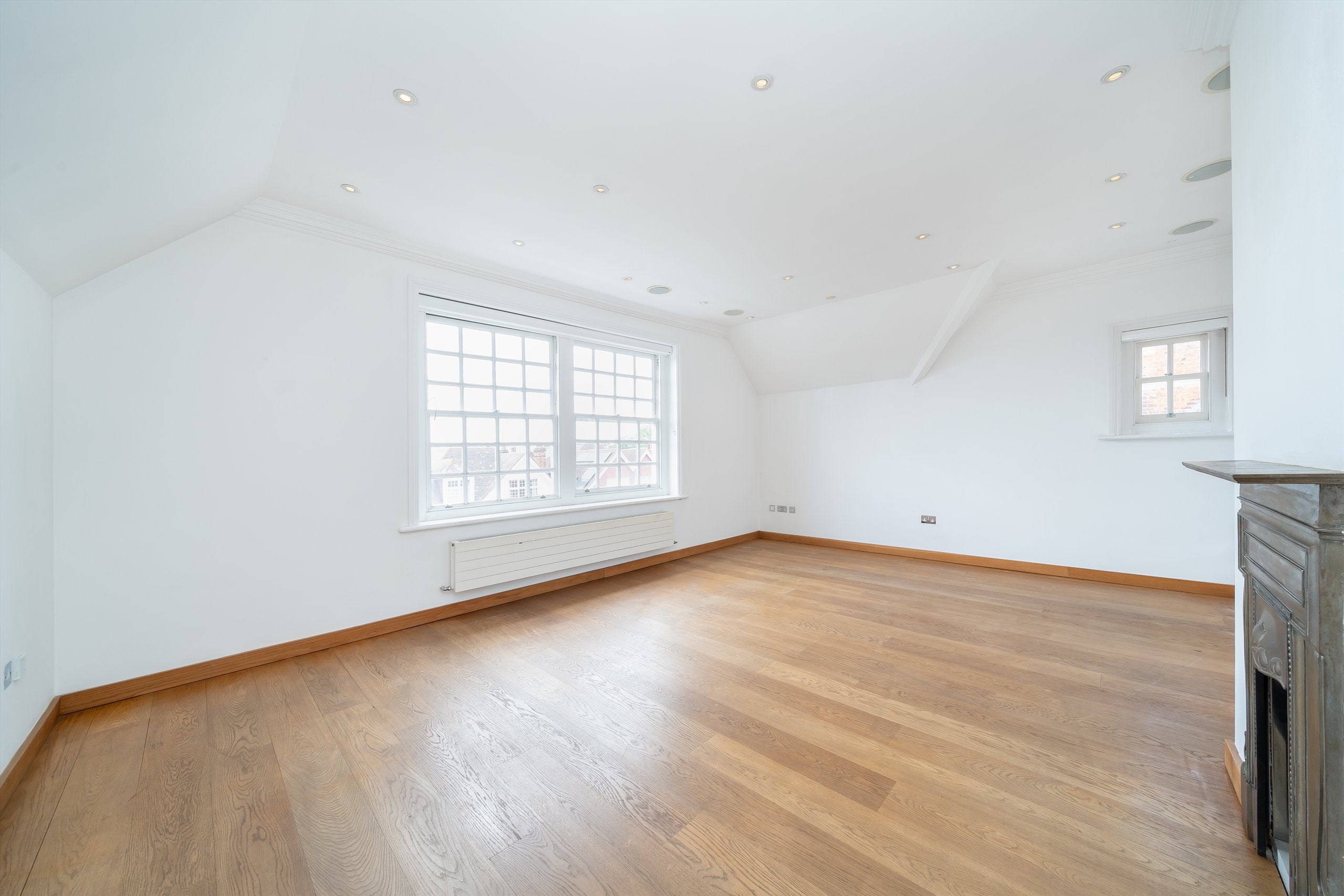 Flat Bracknell Gardens in Greater London