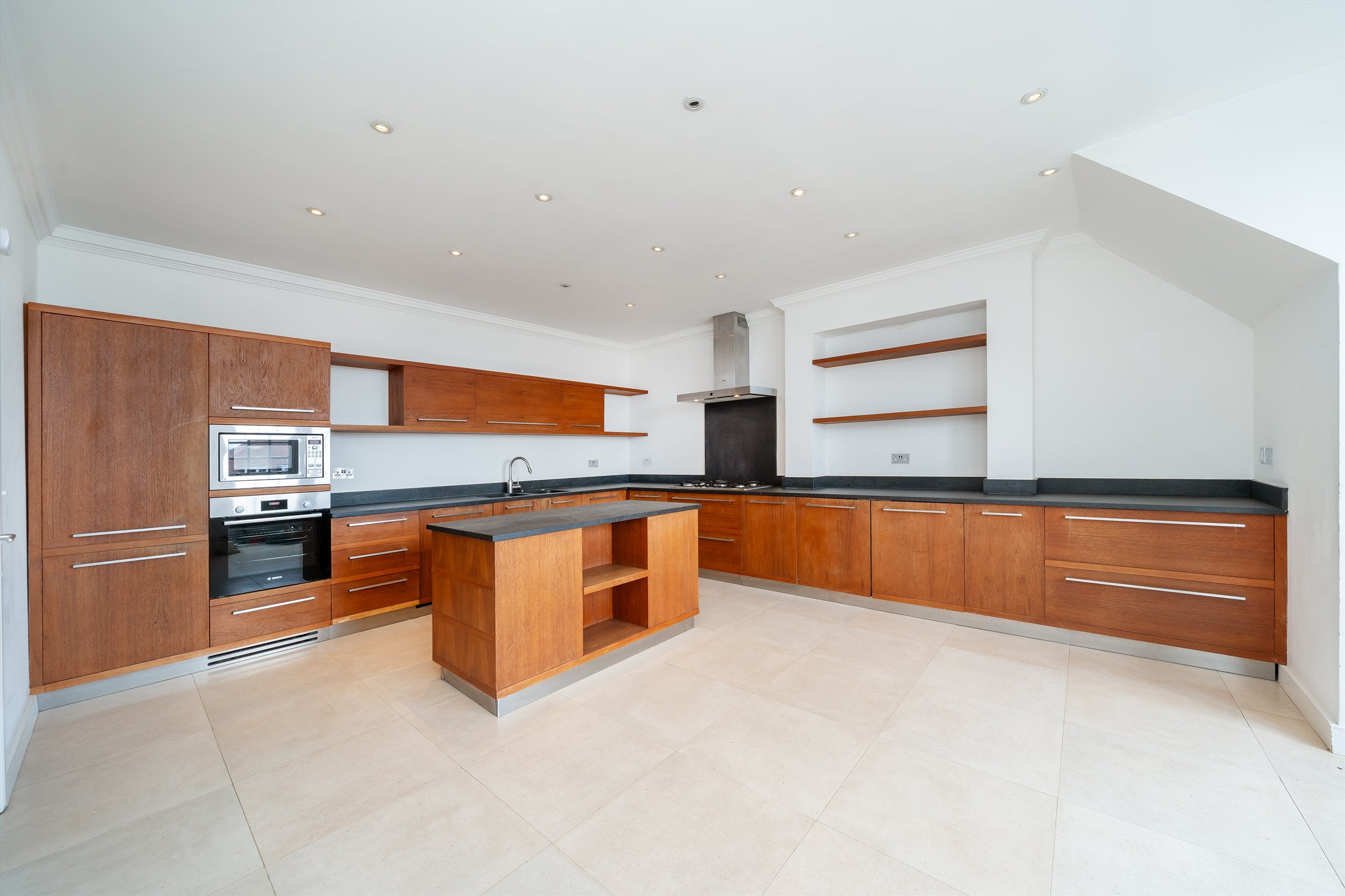 Flat Bracknell Gardens in Greater London