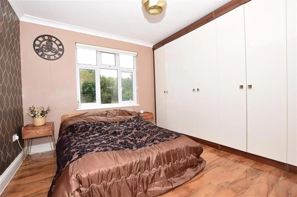 Room Fairholme Avenue in Greater London
