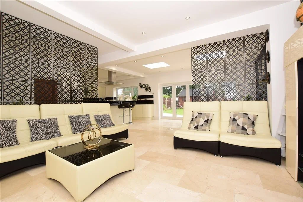 Room Fairholme Avenue in Greater London