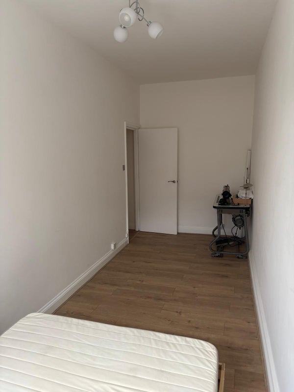 Room Sylvester Path in Greater London
