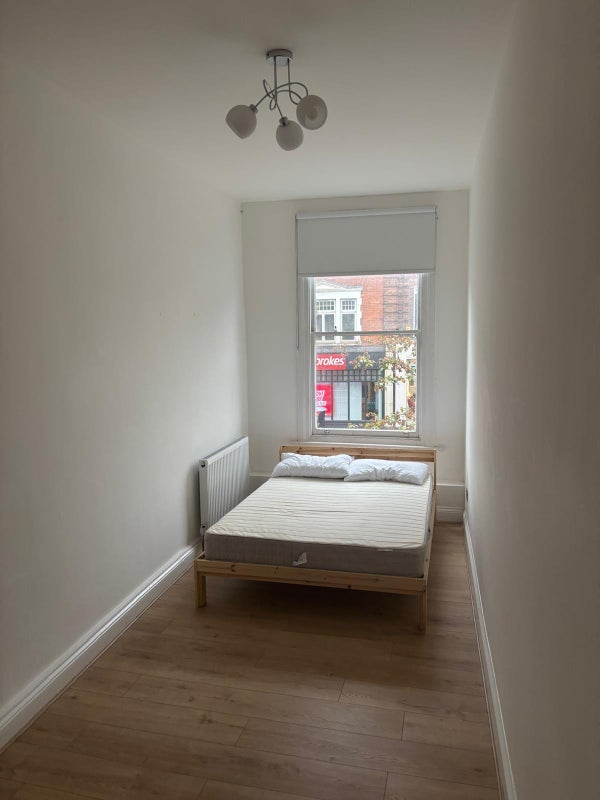 Room Sylvester Path in Greater London