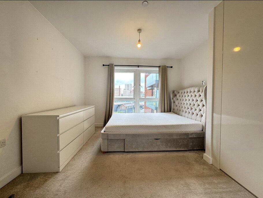 Flat Caversham Road in Greater London