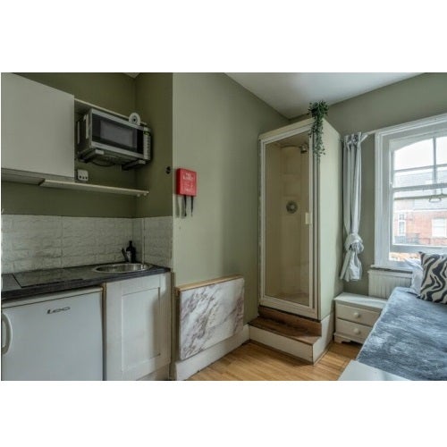 Room Castletown Road in London
