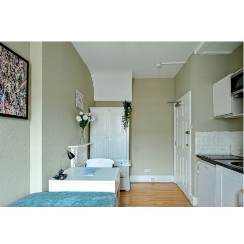 Room Castletown Road in London