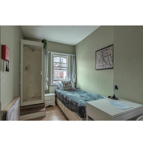 Room Castletown Road in London
