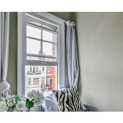 Room Castletown Road in London