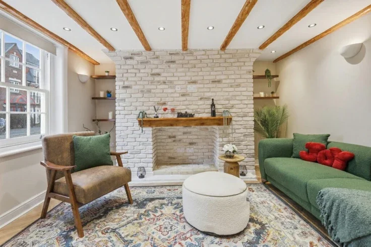 House Chase Side in Greater London