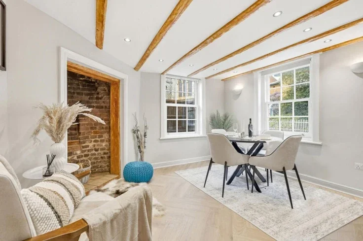 House Chase Side in Greater London