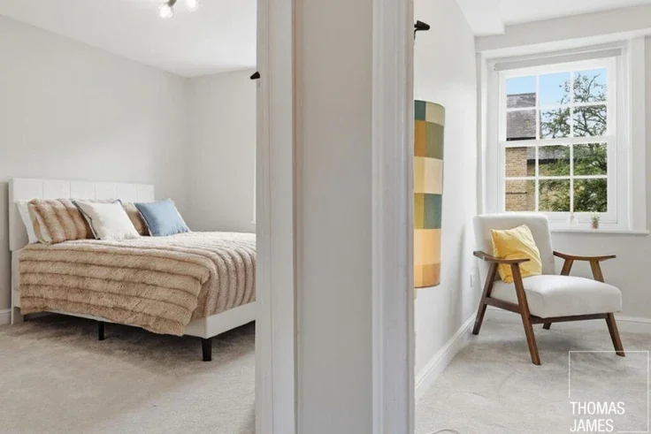 House Chase Side in Greater London