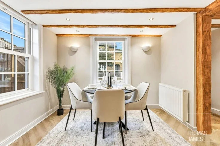 House Chase Side in Greater London