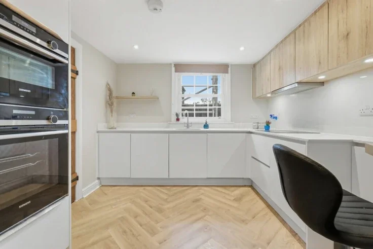 House Chase Side in Greater London