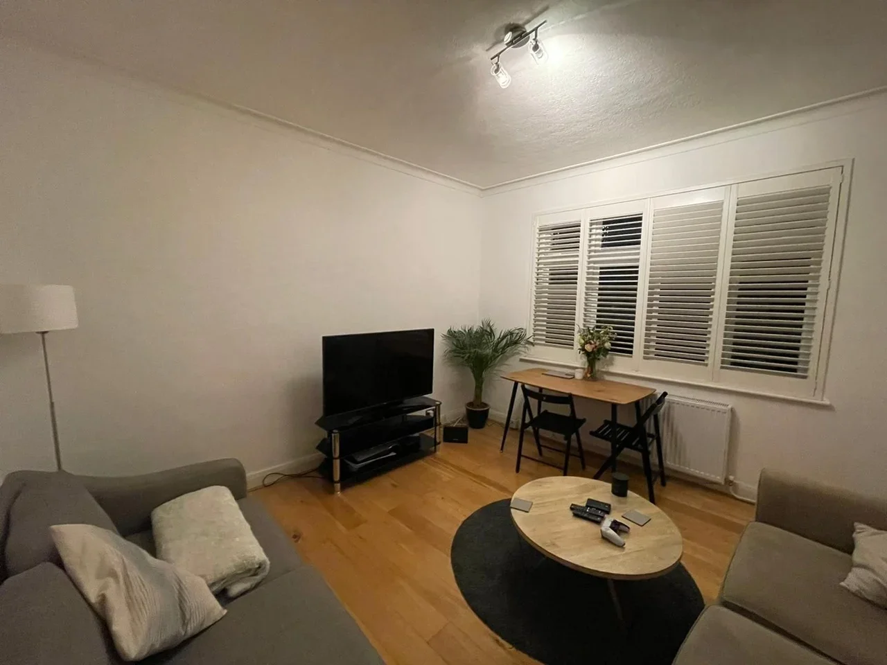 Flat King Edward Road in Greater London