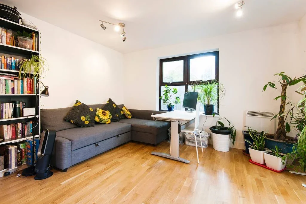 House Schooner Close in Greater London