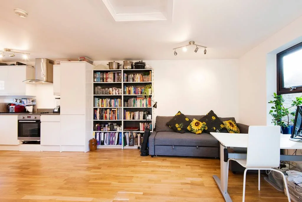 House Schooner Close in Greater London