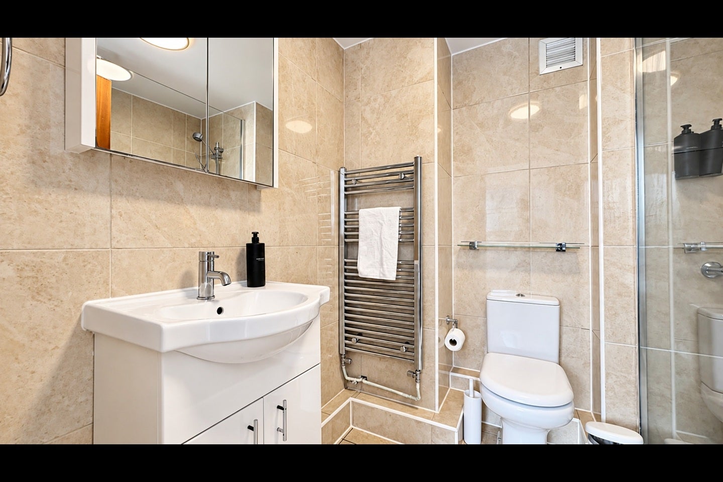 Flat Queensborough Terrace in City of Westminster