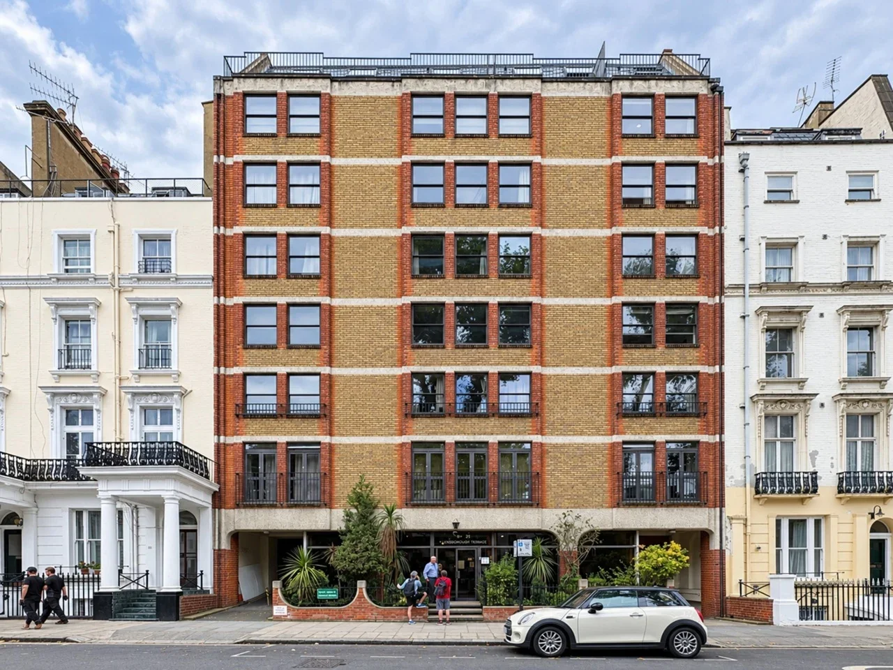 Flat Queensborough Terrace in City of Westminster