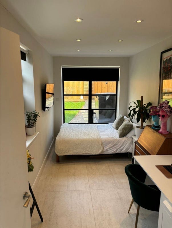 Room Sutherland Grove in Greater London